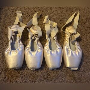Dead pointe shoes for @katanaeagle